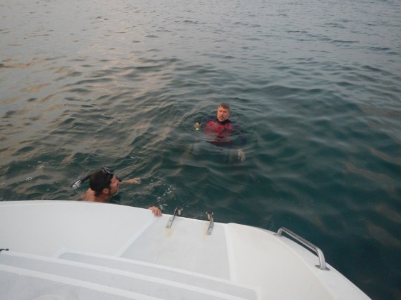 Pete and Mike dive to free the prop from the fishing net